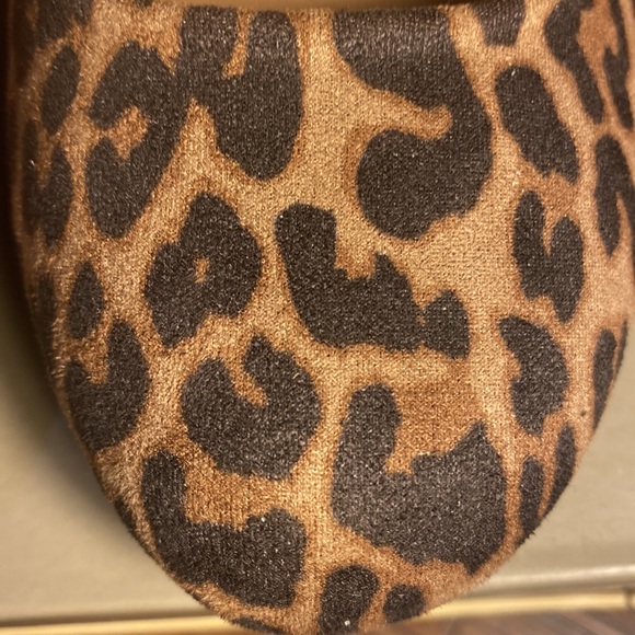Animal print 2” wedge by David Aaron Like new! - Picture 8 of 8
